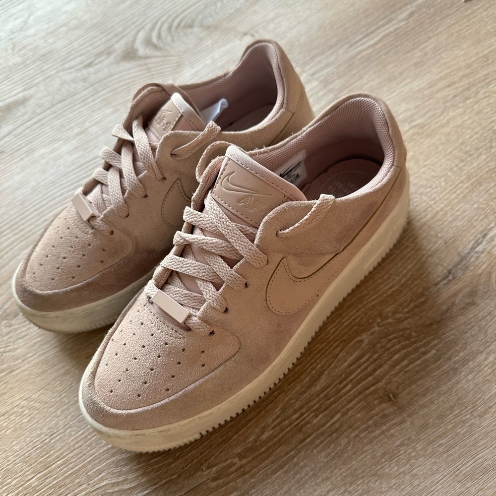 Nike Sage Low AFI in Blush Pink